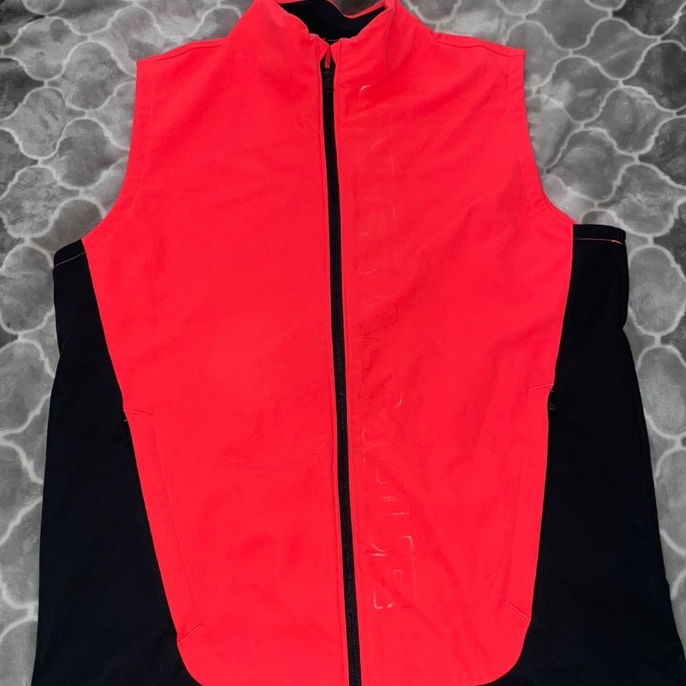 Mens under Armour vest